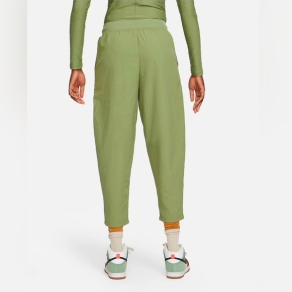 SOLD‼️NWT Nike Sherpa Lined Joggers - Picture 4 of 10